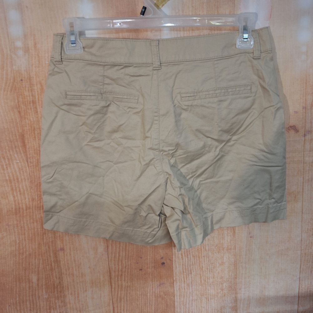 Old Navy Women's Tan Shorts - Picture 4 of 5